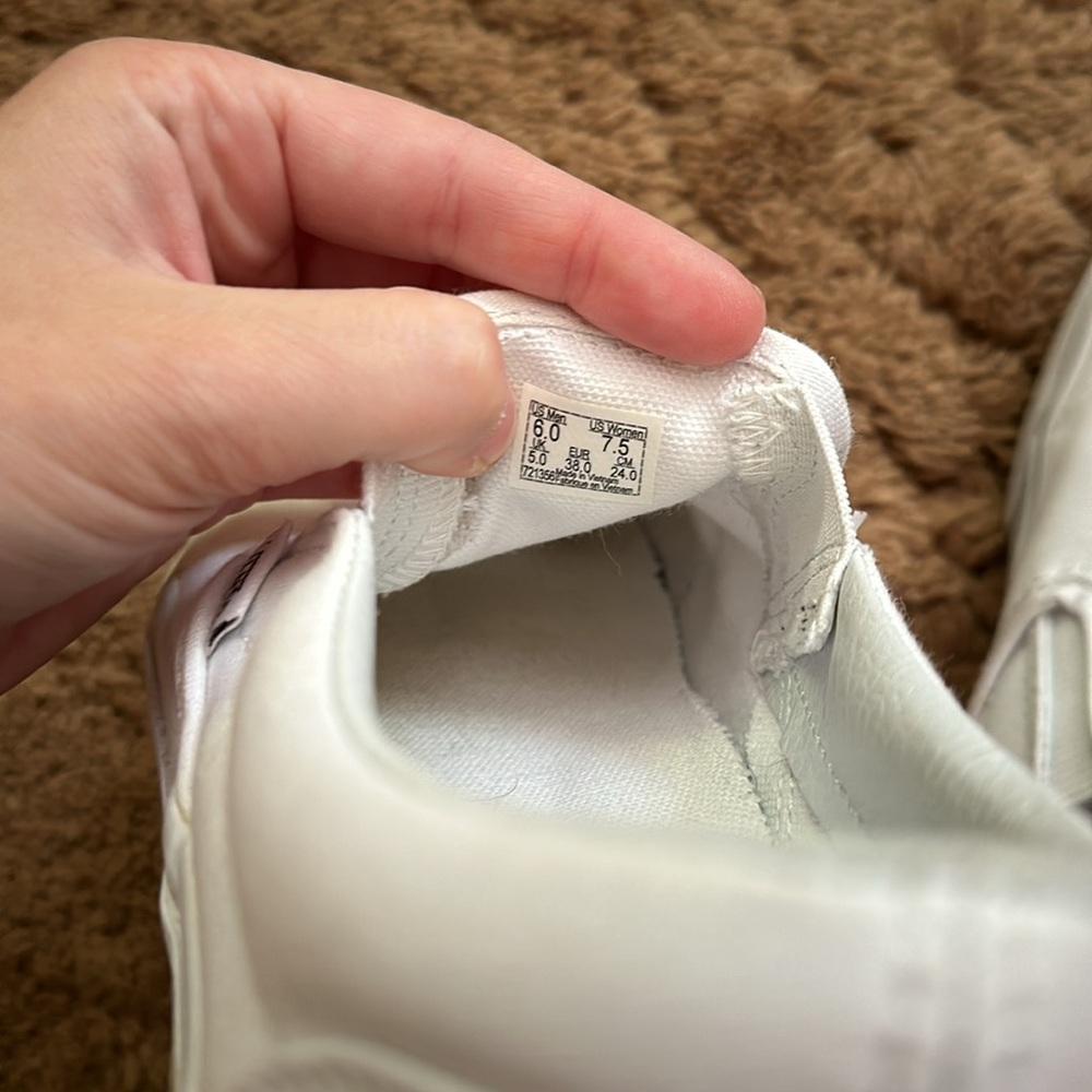 Vans - Picture 3 of 3